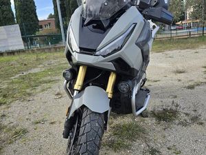 HONDA X-ADV 750 • 2025 • SAMO 6.700 KM • 13500€ • PDV UKLJUČEN, 2025 GOD.