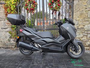 2025 YAMAHA XMAX 300 MOTO4U