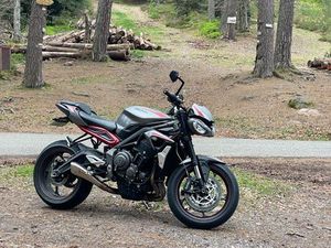 STREET TRIPLE 765 R OU STREET TRIPLE 765 R