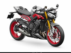 TRIUMPH STREET TRIPLE 765 RX MODELL 2026 - AM LAGER
