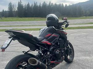 KAWASAKI Z900 NOIR/ROUGE