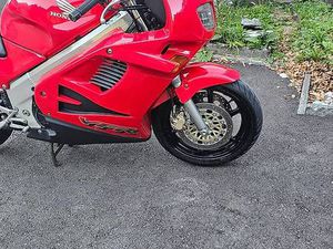 VENDO HONDA VFR 750 CANTON TESSIN -