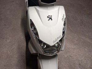 SCOOTER PEUGEOT KISBEE TRÈS BON ÉTAT