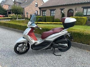 ② PIAGGIO BEVERLY 350