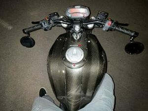 DUCATI - MONSTER 696