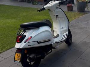 VESPA SPRINT 80CC 2022 AKRAPOVIC — SCOOTERS | VESPA — MARKTPLAATS