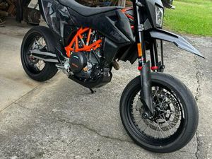 KTM SMC-R 690 | NEUWERTIG, WENIG KM, GARANTIE, REMUS