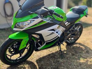 KAWASAKI NINJA 300 ÉDITION 30 ANNIVERSAIRE
