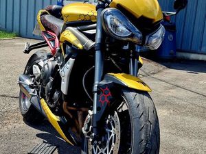 MOTO TRIUMPH STREET TRIPLE 765 RS