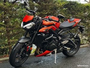TRIUMPH STREET TRIPLE MATT BAJA ORANGE