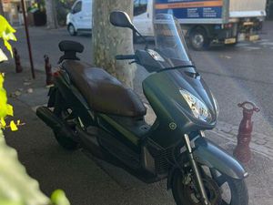 YAMAHA X-MAX 250