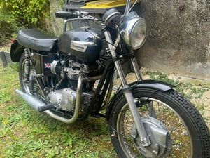 VENDS TRIUMPH BONNEVILLE
