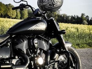 INDIAN CHIEF BOBBER DARK HORSE 2023