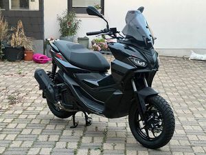 APRILIA SR GT 200