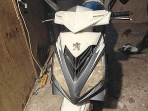 PEUGEOT SPEEDFIGHT 3 50CC SNORFIETS (GEEL KENTEKEN) — SCOOTERS | YAMAHA — MARKTPLAATS