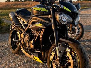 SPEED TRIPLE RS