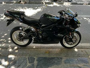 TRIUMPH DAYTONA 675