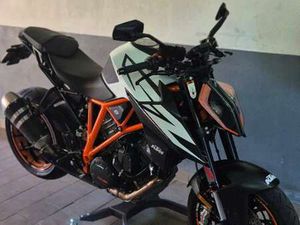 SUPER DUKE R