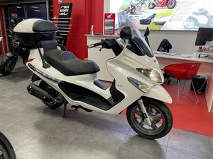 PIAGGIO XEVO 125 2011 125 CM3 | SCOOTER | 2 679 KM | BLANC | 22950 TREGUEUX