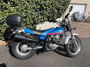 SUPERBE SUZUKI VAN VAN 125 BI COLORE ET FAIBLE KM