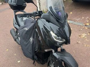 YAMAHA XMAX 300 - TOP CASE, JUPE, POIGNÉE