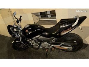 À VENDRE HONDA HORNET 600 ANNÉE 2004