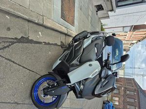 ② XMAX TECH MAX PLUS 125 CC