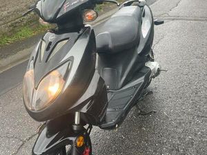 ② KEEWAY CLASSE A AVEC PAPIER CLES 25 CC