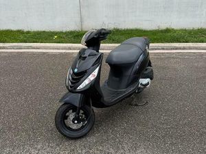 ② PIAGGIO ZIP 4T A KLASSE