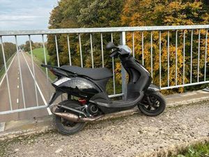 ② PIAGGIO ZIP 2T 70 CC A KLASSE 2013 MET BEGRENZER