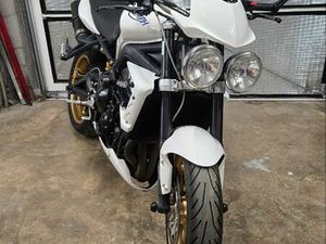 TRIUMPH STREET TRIPLE R 2011