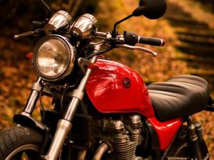 KAWASAKI ZEPHYR 750 CAFÉ RACER