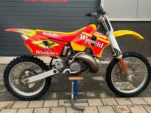 ② SUZUKI RM 250 1997