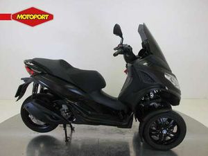 PIAGGIO MP3 300 HPE ZWART