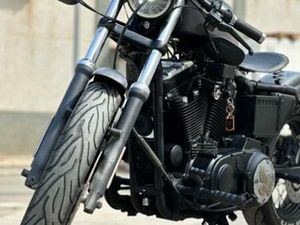 HARLEY DAVIDSON - XLH 883