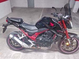 HONDA - CB 750 HORNET