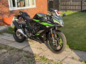 KAWASAKI NINJA 125 SUPER SPORTS PETROL MANUAL EURO 5 (15 PS) 125 CC
