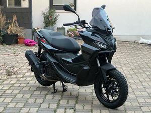 APRILIA SR GT 200