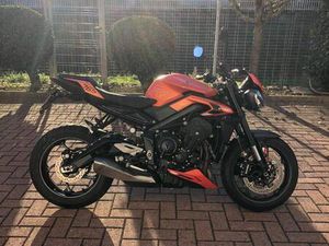 VENDO TRIUMPH STREET TRIPLE 765 R A2 (2024 - 25) USATA A PIACENZA (CODICE 9887792) - MOTO.IT