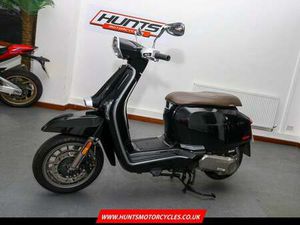 2021 '21 LAMBRETTA V200 SPECIAL ABS SCOOTER. ONLY 1,971 MILES. £2,495