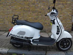 PIAGGIO VESPA GTS 300 SUPERSPORT WHITE 2009 LOW MILES