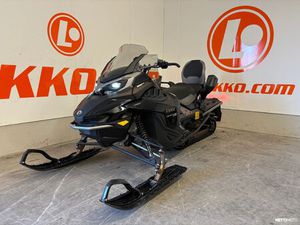 900 LTD+LISÄISTUIN, LIIKKEEN ESITTELYKELKKA SIS.ALV