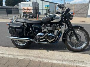 ② TRIUMPH BONNEVILLE T 100