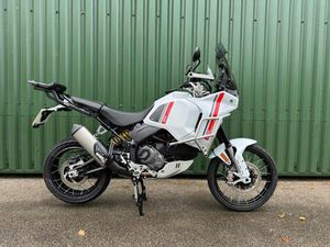 DUCATI DESERT X 2023 WHITE 6K FDSH WITH 3 SERVICES MANY ACCESSORIES FITTED