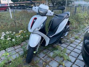 PIAGGIO MEDLEY SPORT 2022, TÜV BIS 2026, MIT TOPCASE