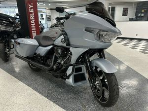 2024 HARLEY-DAVIDSON® ROAD GLIDE® ATLAS SILVER METALLIC - BLACK FINISH