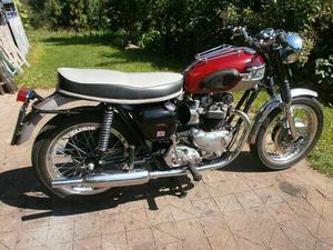 TRIUMPH BONNEVILLE UND ANDERE OLDTIMER