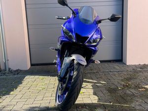 YAMAHA R3