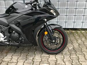 YAMAHA R3 WENIG KM/ AKRAPOVIC/ KZH.