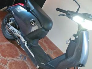 A SAISIRSCOOTER ÉLECTRIQUE SOCO CUX